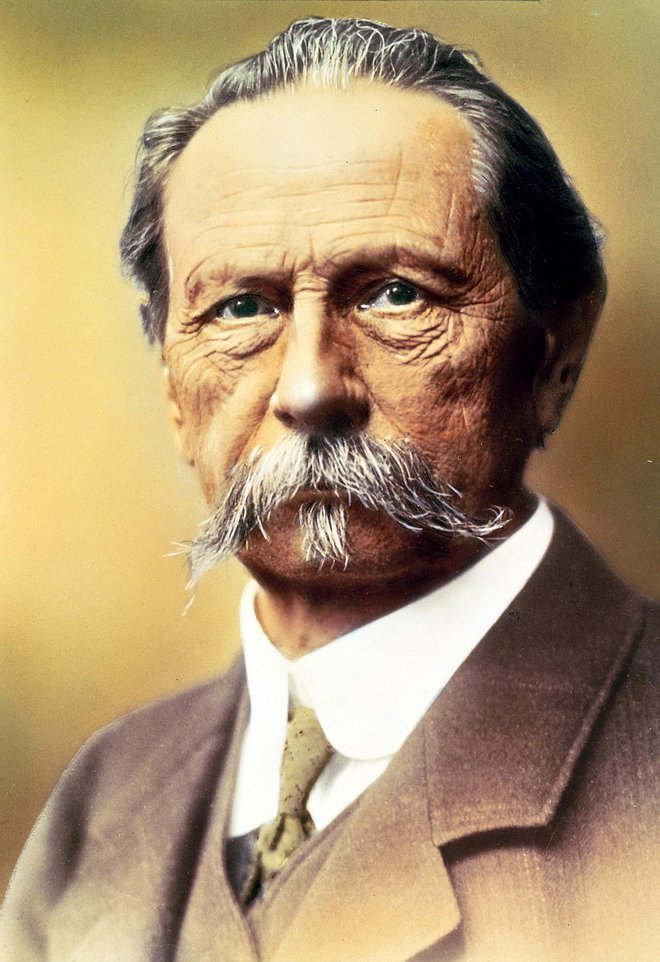 Carl Friedrich Benz je bil nemški inženir in pionir avtomobilske industrije.