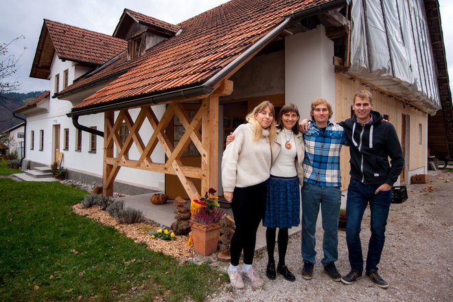 Žnidarčkovi: hči Lucija, Regina ter sinova Krištof in Lovrenc FOTO: Bojan Rihtaršič