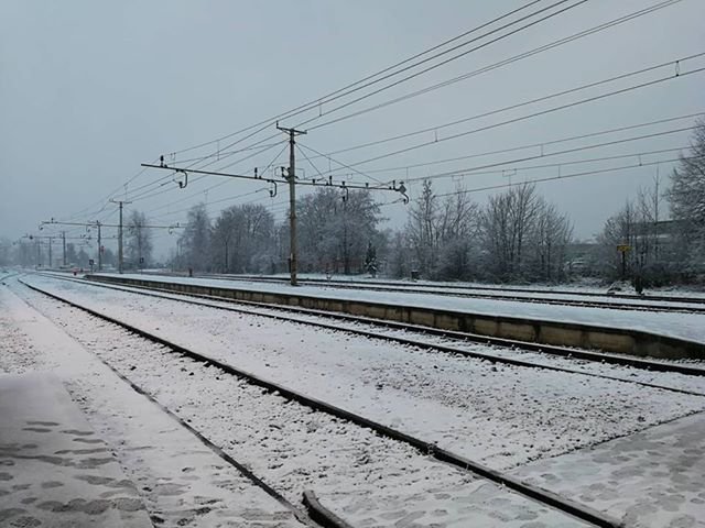 Medvode. Kakšna dva centimetra ga je zapadlo, piše bralka. FOTO: Bralka Kate