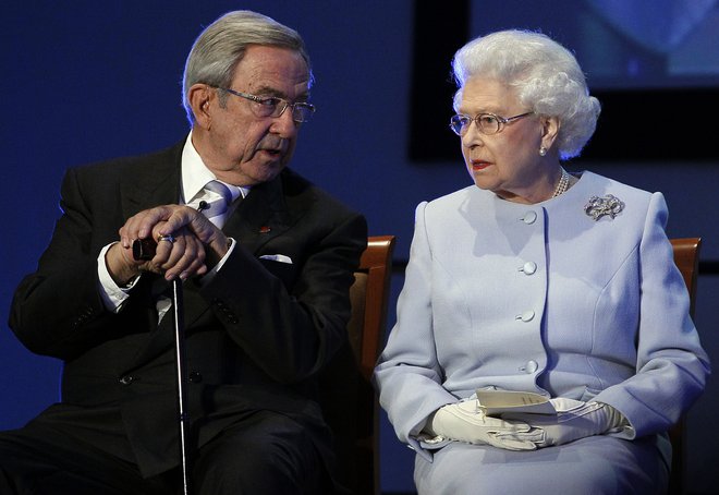 Kralj Konstantin je v sorodu z Elizabetinim možem, princem Filipom. FOTO: Guliver/getty Images