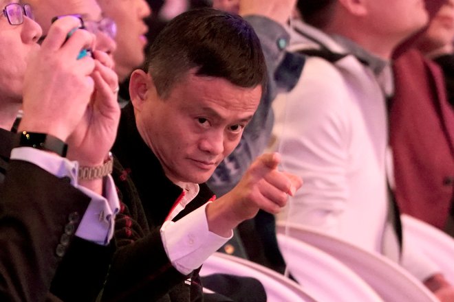 Ustanovitelj in šef Alibabe Jack Ma med slovesnostjo ob letošnjem dnevu samskih v Šanghaju