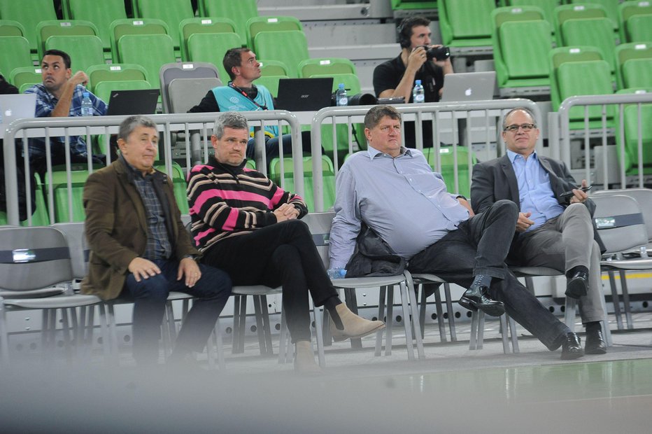 Fotografija: Tomaž Berločnik in Roman Lisac sta se lotila zahtevnega projekta. FOTO: DRAGO PERKO