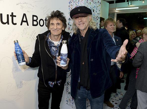 Član slovitih Rolling Stonesov Ronnie Wood (levo) in Bob Geldof