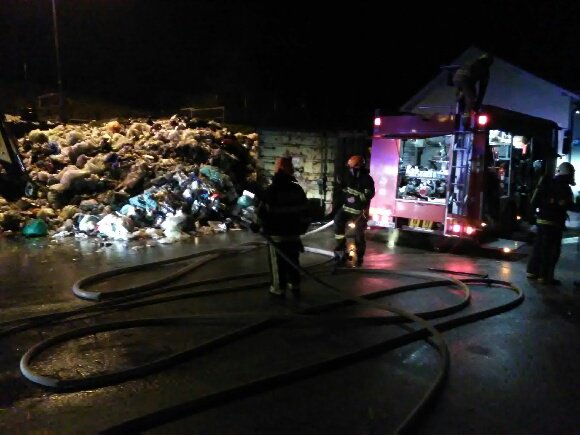 Požar v zbirnem centru. FOTO: Boštjan Fon