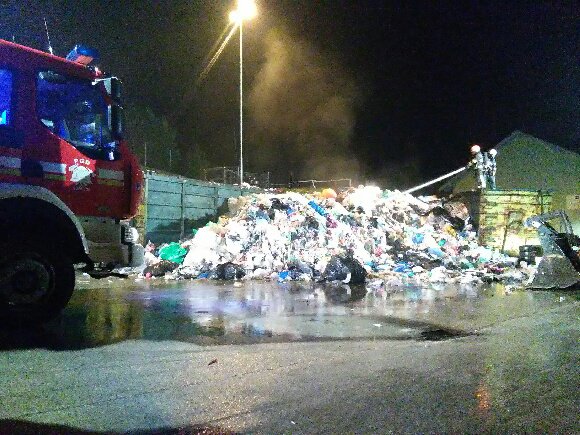 Požar v zbirnem centru. FOTO: Boštjan Fon