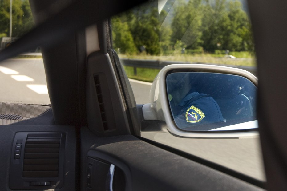 Fotografija: Domišljija na pozna meja pri izmikanju odgovornosti. FOTO: Voranc Vogel, Delo