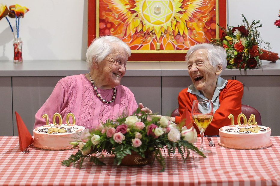 Fotografija: Marija Stanovnik je dopolnila 100 let, Kristina Saksida še štiri leta več. FOTOGRAFIJI: Voranc Vogel