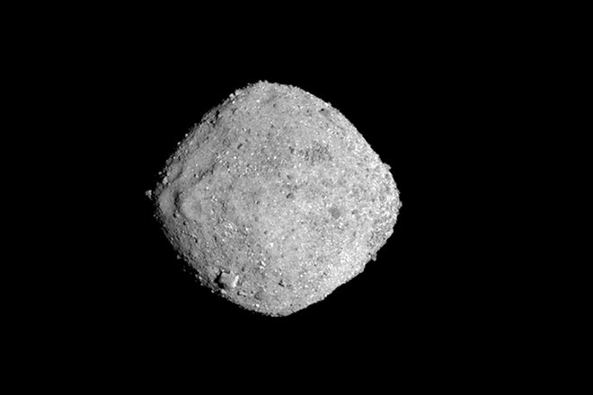 Nasino plovilo je po dveh letih le doseglo asteroid Bennu. Foto: AP