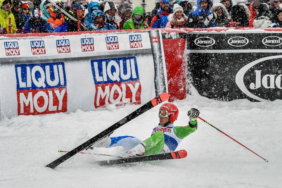 Fotografija: Žan Kranjec bo imel po izgubljenih stopničkah v Val d'Iseru novo priložnost v nedeljo v Alti Badii, kjer je lani premierno stopil na oder za zmagovalce. FOTO: AFP