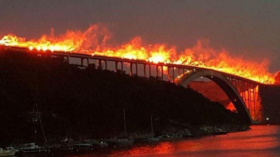 Fotografija: Zagorelo je 222 bakel. FOTO: Facebook