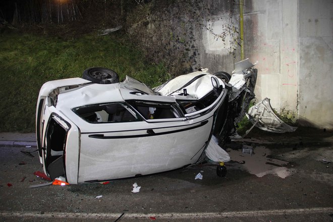 Posledice petkove prometne nesreče. FOTO: PU Kranj