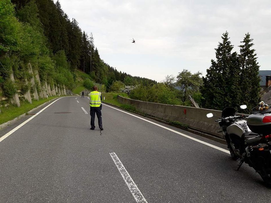 Fotografija: Na prizorišču je obstal promet. FOTO: Fabi Rossi, motoristi