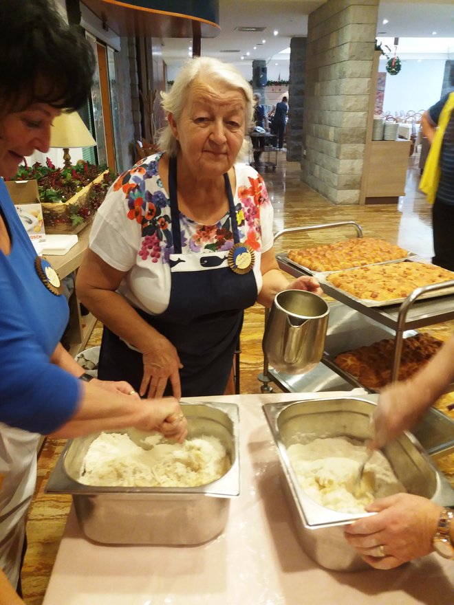 Mara Podržaj, vodja delavnice za peko medenega peciva