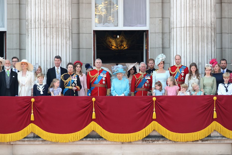 Fotografija: Britanska kraljeva družina potrebuje pomoč.