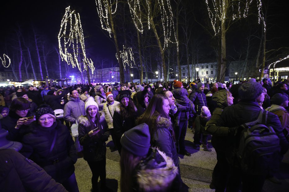 Fotografija: Na Kongresnem trgu v Ljubljani je vselej živahno. FOTO: Jože Suhadolnik