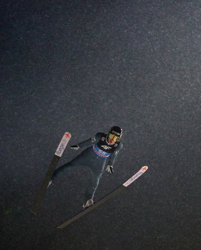 Timi Zajc ni skrival razočaranja, potem ko se v Bischofshofnu ni uvrstil v finale. FOTO: Reuters