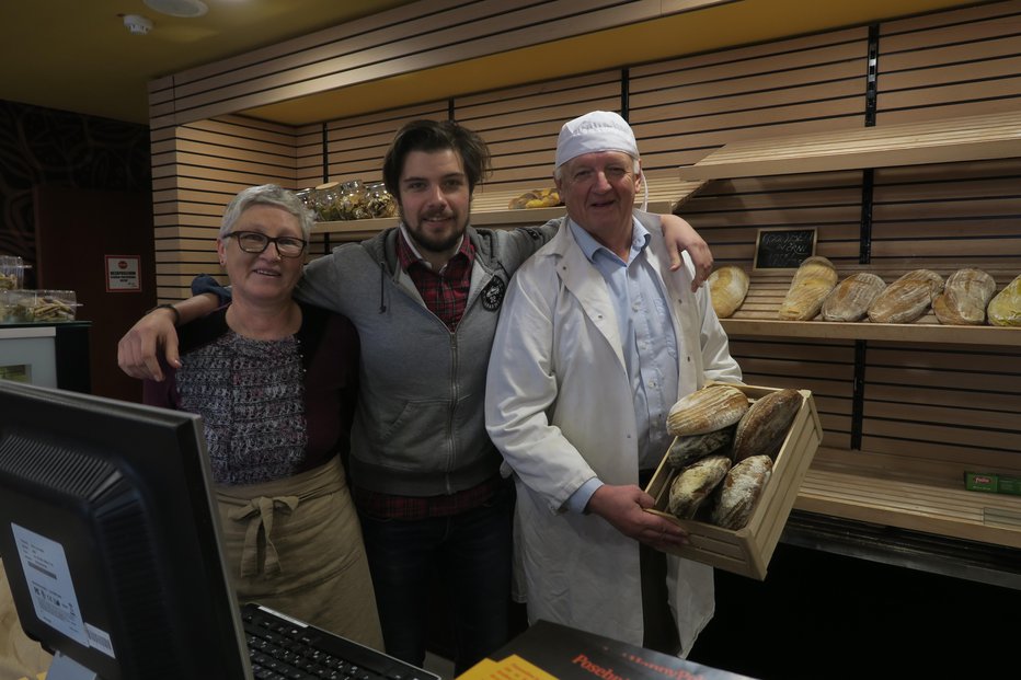 Fotografija: Irena, Peter in Tomaž so srce domžalskega Happypeka. FOTO: Janez Petkovšek