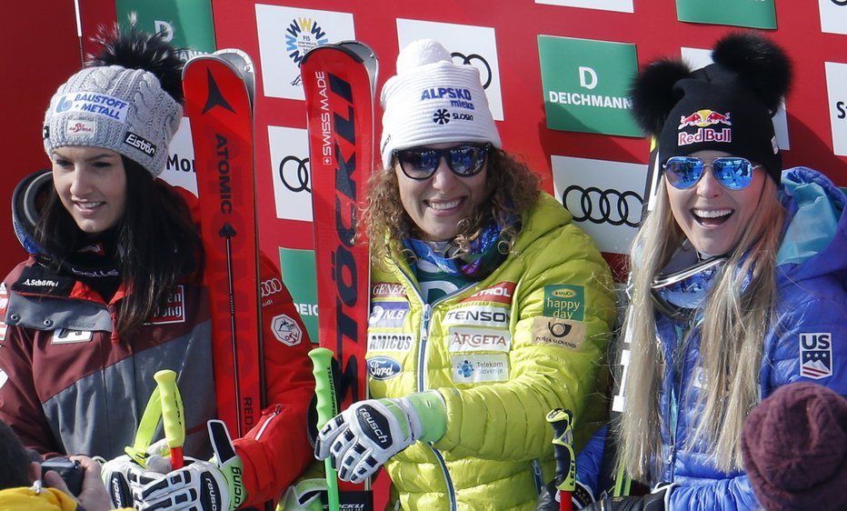 Fotografija: Če bodo prireditelji v St. Antonu kos vremenu, se bosta konec tedna po dolgem času spet spopadli Ilka Štuhec (na sredini) in Lindsey Vonn (desno). FOTO: Reuters