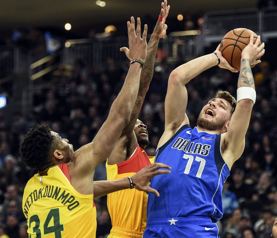 Fotografija: Luka Dončić navdušuje na oni strani Atlantika.  FOTO: Reuters