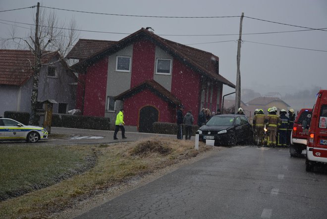 Avtomobila sta trčila v križišču v Orehovcih.