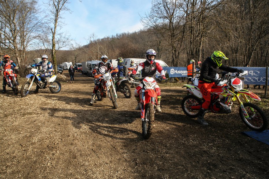 Fotografija: Dan je bil kot nalašč za motokrosiste in enduraše. Fotografije: Primož Jurman