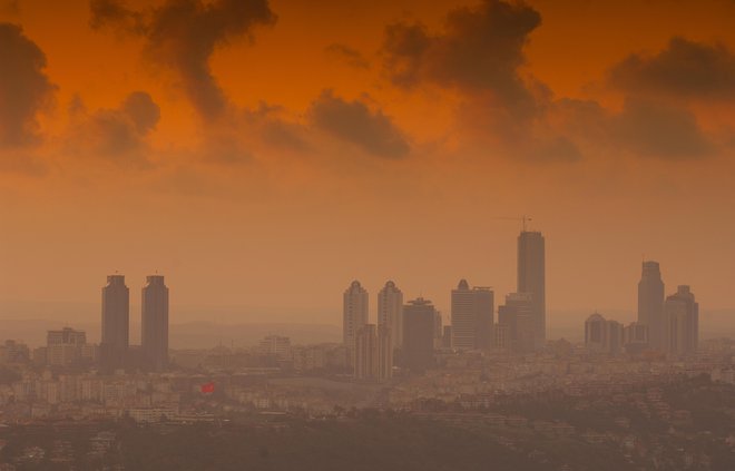 Smog postaja čedalje večji problem v velikih mestih.