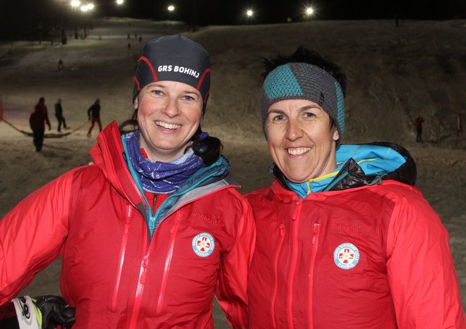 Edini ženski predstavnici, lanski zmagovalki iz ekipe Bohinj-1 Katarina Čufer (levo) in Mojca Odar