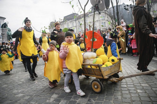 FOTO: Uroš Hočevar, Delo