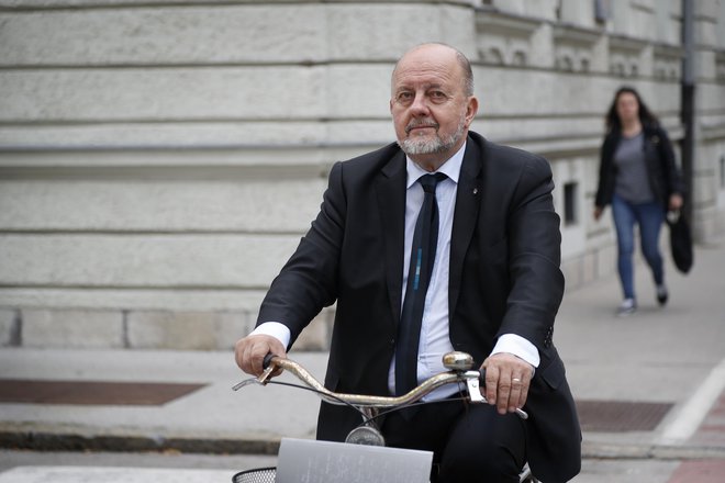 Zmago Jelinčič je dodal drobec v zgodbo o pomembnem političnem premiku. FOTO: Leon Vidic