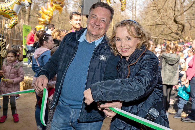 Ogrado sta odprla župan Zoran Janković in direktorica ZOO mag. Zdenka Barbara Ban Fischinger.