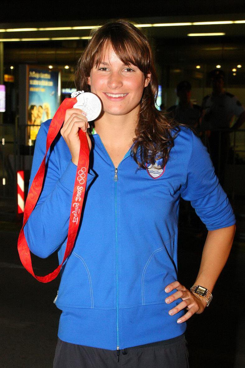 Fotografija: Nekoč je bila prva dama slovenskega plavanja, ki je leta 2008 v Pekingu osvojila srebrno medaljo, danes ji pravijo kraljica možganov.