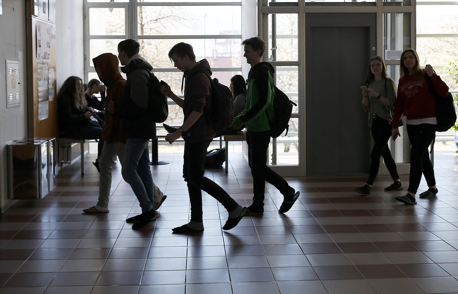 Fotografija: V šolstvu je ključno, da je učitelj dober voditelj, saj mi lahko spreminjamo sisteme, ampak ideale bodo uresničevali ljudje. (Fotografija je simbolična) Foto: Blaž Samec/Delo