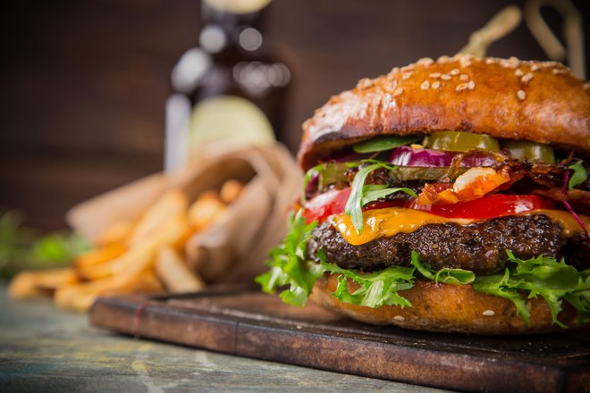 Po teksturi tako meso še najbolj spominja na mleto meso, ki ga uporabljamo za hamburgerje.  FOTO: Guliver/Getty Images