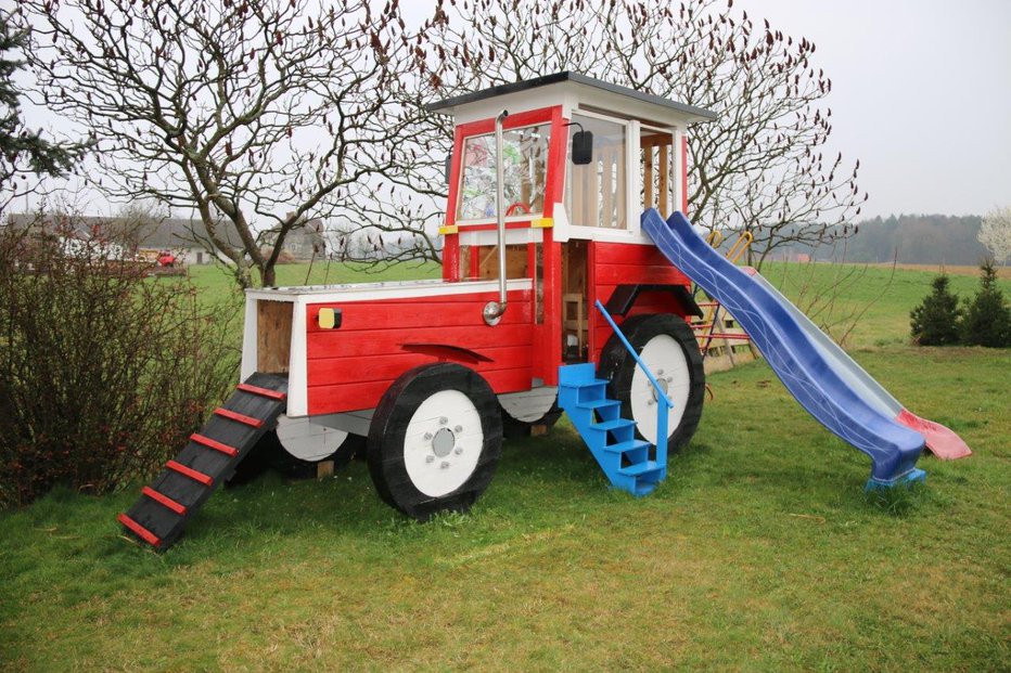 Fotografija: Vnukom je izdelal traktor. FOTOgrafije: Ludvik Kramberger