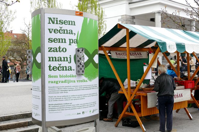 V pol ure je bil vrečkomat prazen. FOTOGRAFIJE: PrimoŽ Hieng