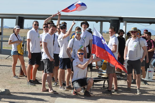 V Ameriki je zaplapolala slovenska zastava. FOTO: Nejla Kambič, Andraž Vene