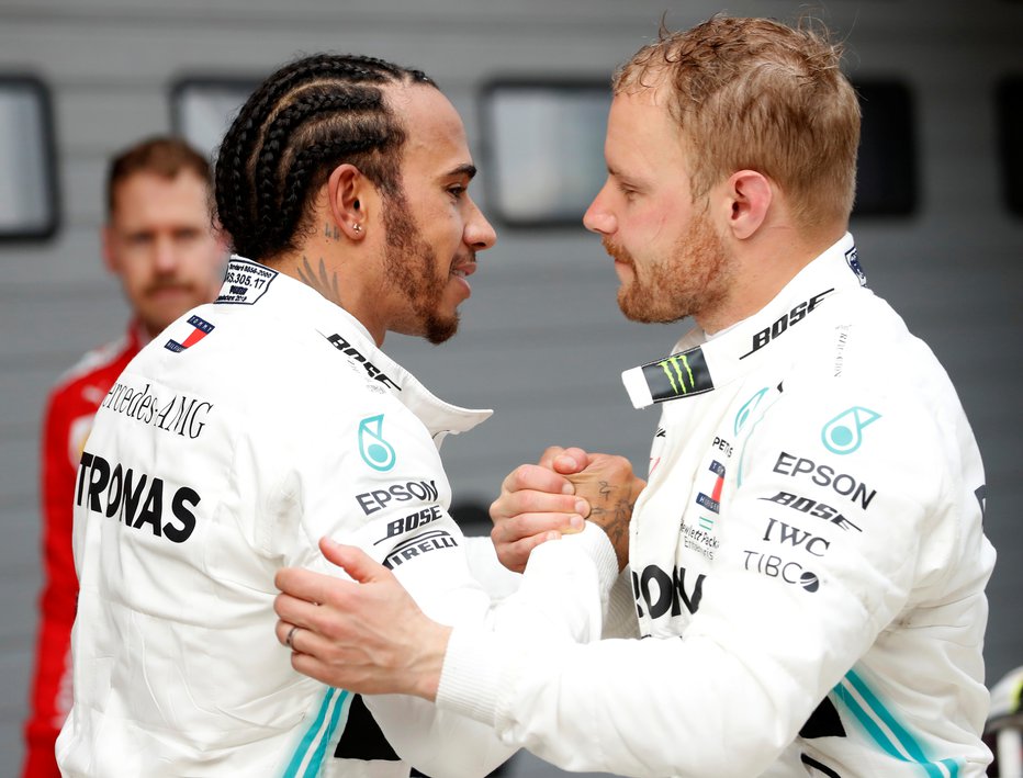 Fotografija: Lewis Hamilton in Valtteri Bottas (desno) bosta tudi v Bakuju vroča kandidata za zmago. FOTO: Reuters