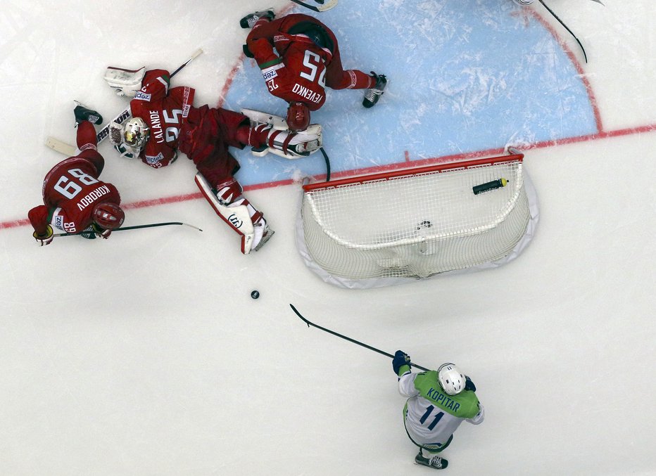 Fotografija: Bo Anže Kopitar tudi v Nursultanu s svojim mojstrstvom in preigravanji pometel z nasprotnimi igralci? FOTO: Reuters