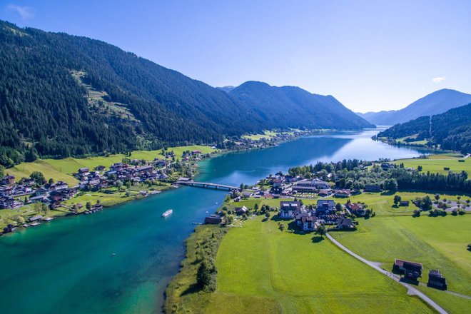 Idilična okolica Belega jezera na avstrijskem Koroškem skriva mnoge skrivnosti. FOTO: www.weissensee.com