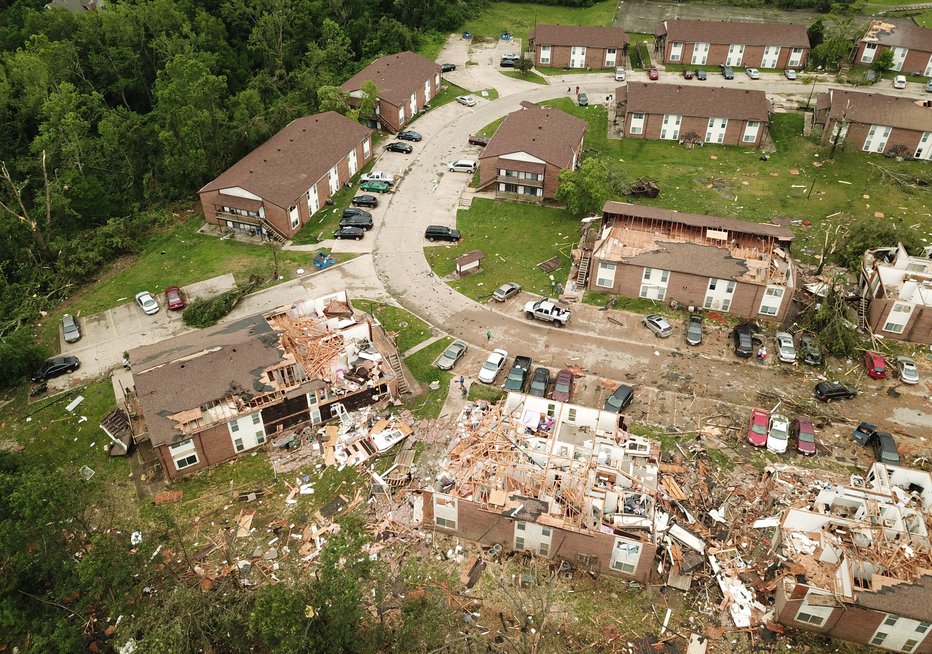 Fotografija: Uničena soseska v mestu Jefferson City v Misuriju. FOTO: Reuters