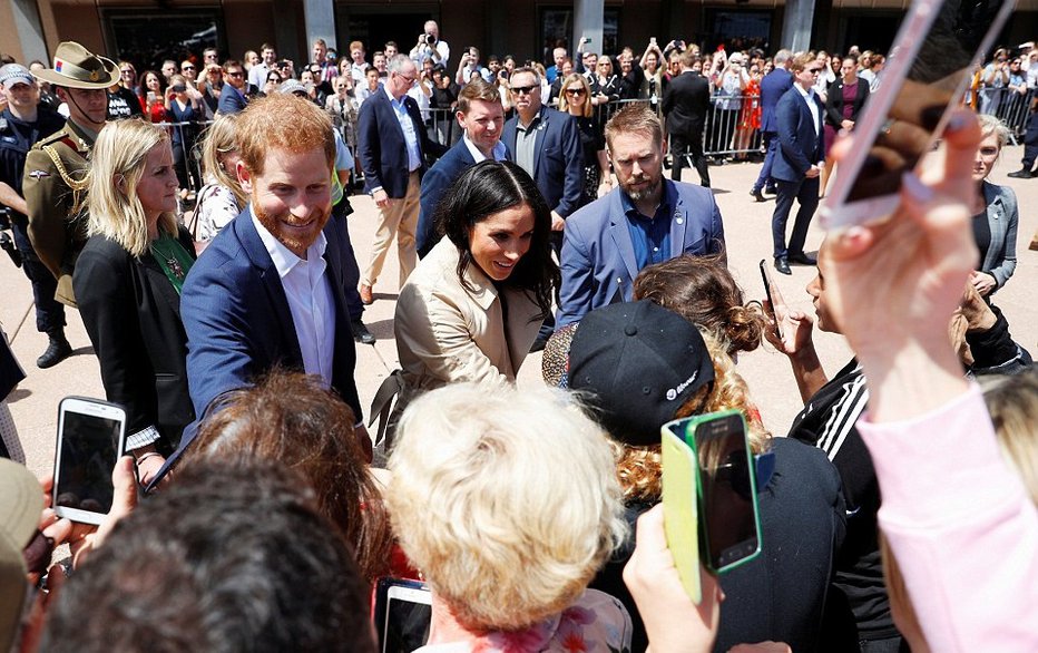 Fotografija: Povsod, kjer se pojavita, ju oblegajo. FOTO: Reuters