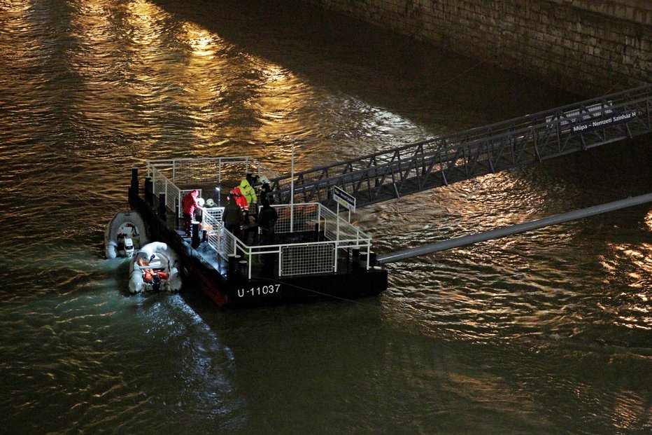 Fotografija: Po nesreči so iskali morebitne preživele. FOTO: Reuters