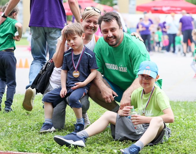 Marko Štor, dopisnik RTV Slovenija, mož prav tako dopisnice in voditeljice poročil Barbare Štor, s sinovoma