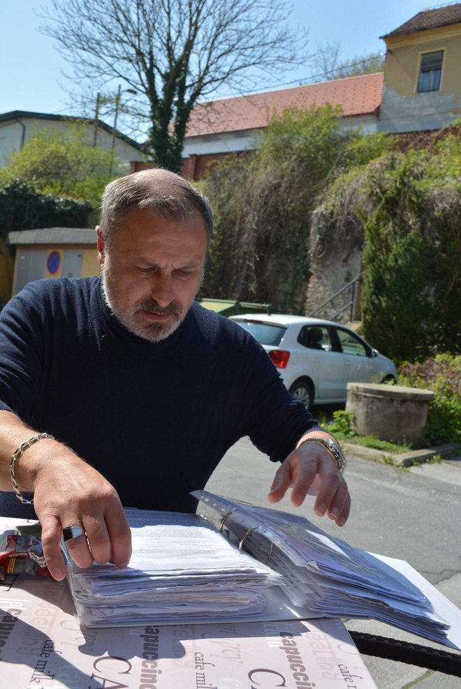 Dejan Mauko pravi, da mu ne gre za odškodnino, temveč so ga prizadele laži in prikrivanja dejstev ter mnoge žalitve Morsa in njegovih uradnikov. FOTO: Oste Bakal