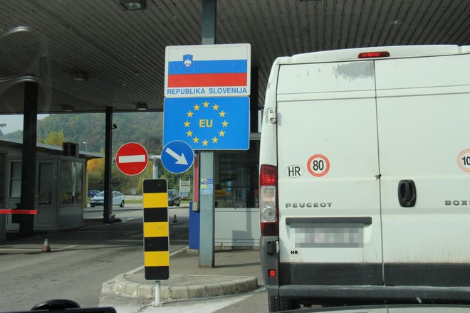 Vozili čez mejo, plačano pa niso dobili. FOTO: Tanja Jakše Gazvoda