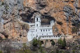 Fotografija: Eden najbolj znanih samostanov v Črni gori – Ostrog FOTO: WIKIPEDIA