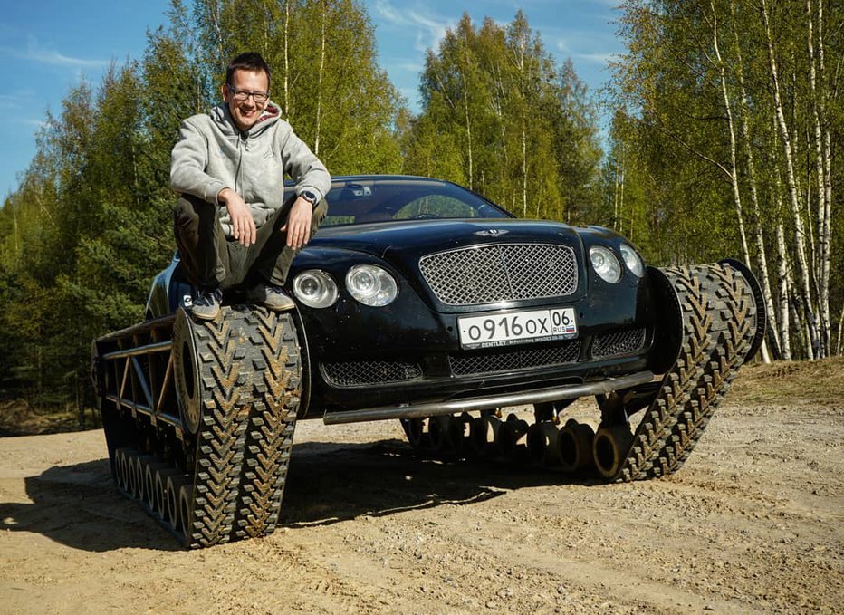 Fotografija: Konstantin upa, da mu bo Sankt Peterburg prižgal zeleno luč, da lahko ultratank popelje po mestu.