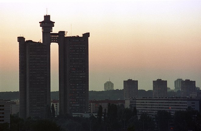 Poslovna stavba Geneksa, poimenovana tudi zahodna vrata Beograda<br />
FOTO: REUTERS