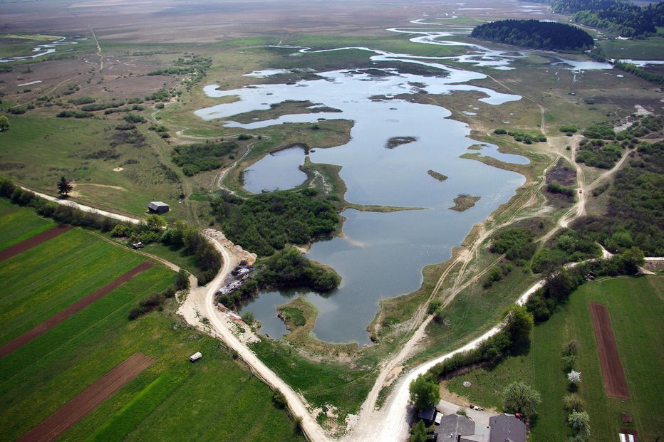 Fotografija: Cerkniško jezero v aprilskem odtekanju