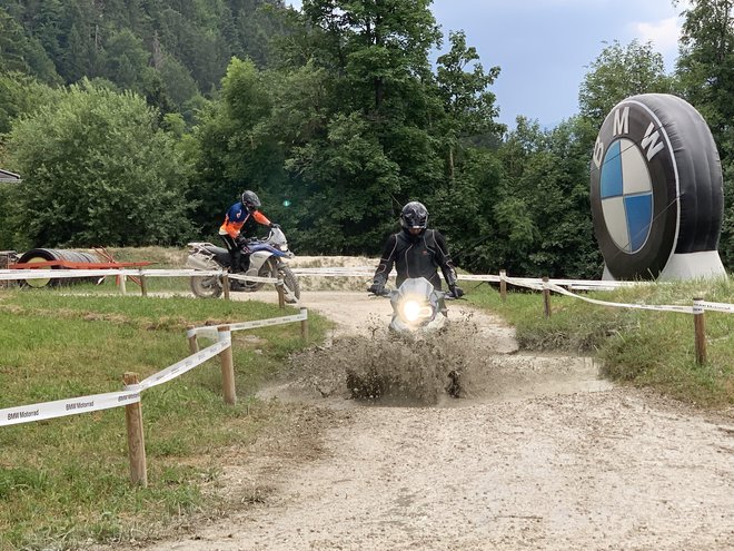 Ljubitelji bavarskih motociklov so preizkušali svoje sposobnosti.